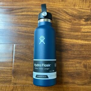 Dark blue hydro flask 18 oz